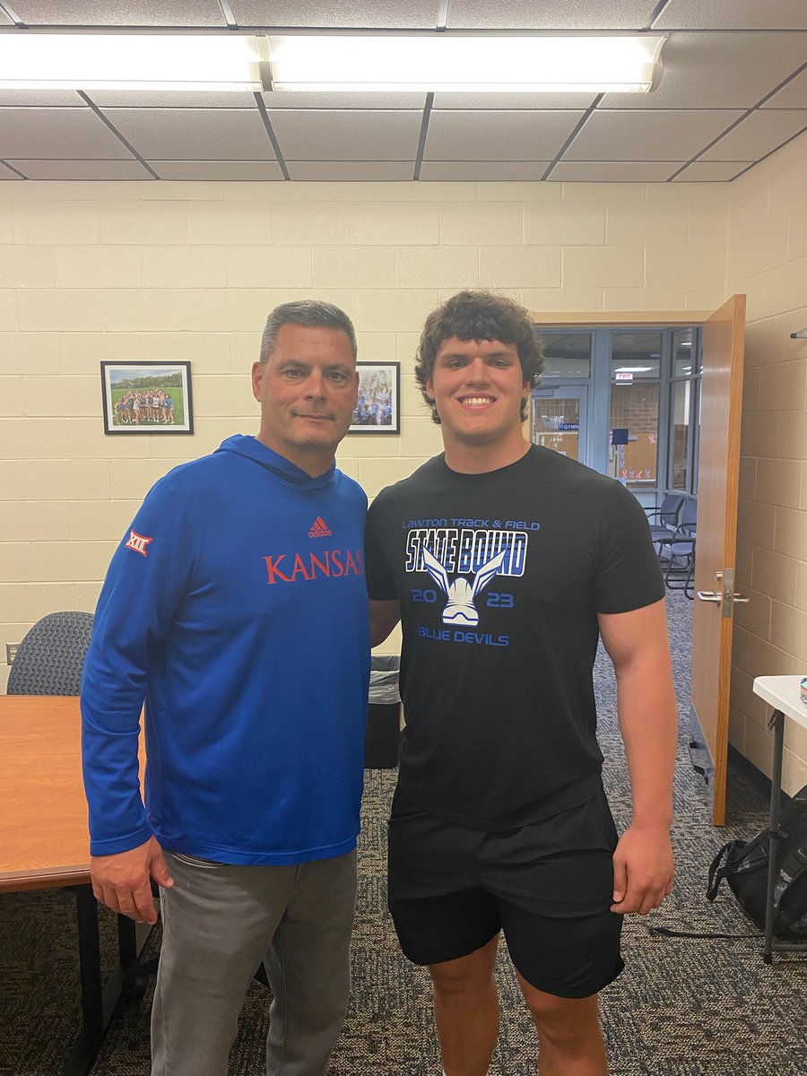 Thank you coach <a href="/CoachPanagos/">Jim Panagos</a> for coming out to see our guy <a href="/masonmayne55/">Mason Mayne</a> today! We appreciate you and <a href="/KU_Football/">Kansas Football</a> for your time.  #tbdw #jayhawks #uncommon <a href="/CoachHigh40/">AJ High</a>