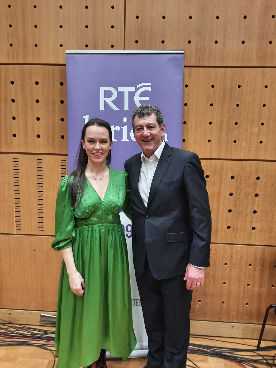 Dear @RTElyricfm wishing you all a happy happy 25th birthday! Thank you for all the shout outs, airplay, interviews, concerts and amazing support of us musicians in Ireland. We’d be lost without you! ♥️🎶👏🏻🎂 @lizlyricfm @martylyricfm @LyricLorcan @RTElyricfm