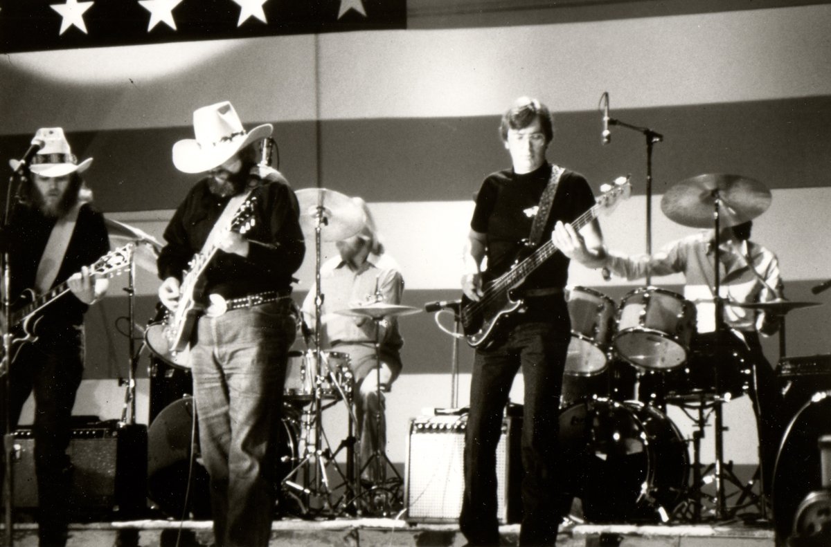 ON THIS DAY in 1980, CDB won ACM Touring Band of the Year at the 15th Annual @ACMAwards. The band also brought the house down with the premiere of their new song, “In America,” (recorded only days before the show). -TeamCDB