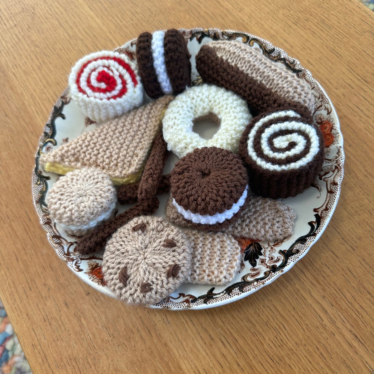 🤩 This is probably the coolest thing we've seen this week - Leigh spotted it in a property that will be coming onto the market soon

🍪 We think it looks good enough to eat....! 

#crochet #spottedinnorwich #estateagent #midweekmotivation