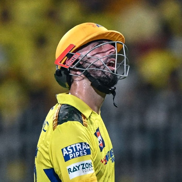 Team spent 14 crores on a batter who hits 50 in last game at 3 - doesn't came to bat at 3 today - an uncapped impact sub came before him and a senior denied him single in the last over. what's his role?? #CSKvsPBKS #CSKvPBKS #PBKSvsCSK #PBKSvCsk #IPL2024
