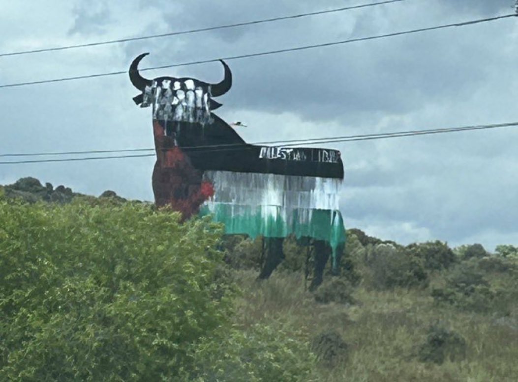 ☪️🇪🇸 Hasta este punto hemos llegado…

🇵🇸 Pintan una bandera de Palestina en un Toro de Osborne (salida 57 dirección Burgos)