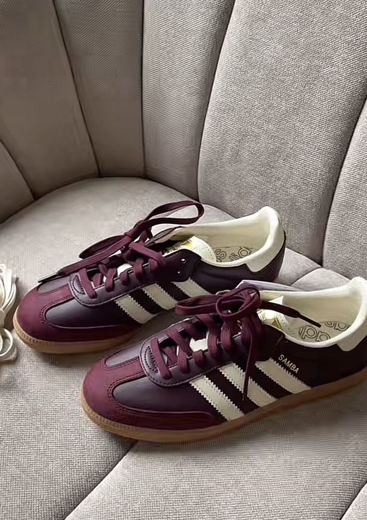 this color of the sambas >>>>