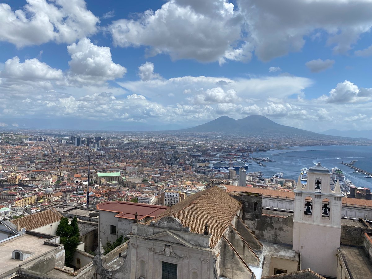 There are cities and towns... and then there is #Naples 🤩