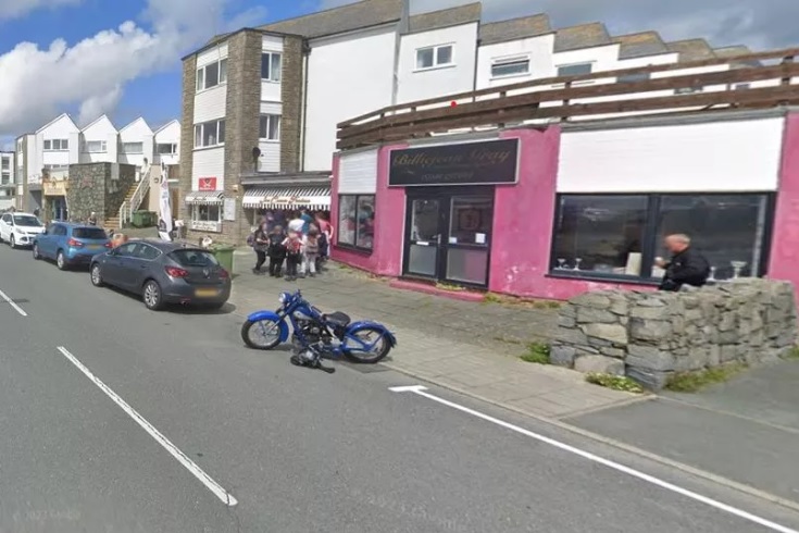 Tywyn hairdressers could be turned into ice cream, dessert and coffee shop dailypost.co.uk/news/north-wal…