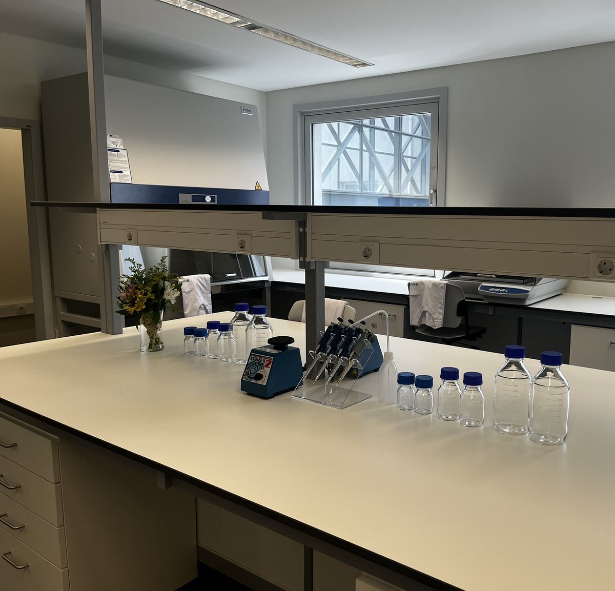 This is the 2nd  time I've been engaged in setting up a BSL2 laboratory from scratch  (the first time at Biomode, SA, and now at #FEUP,  for the #eBiofilm project). This team work  will help to promote the interaction between academic research and  industry on engineered biofilms