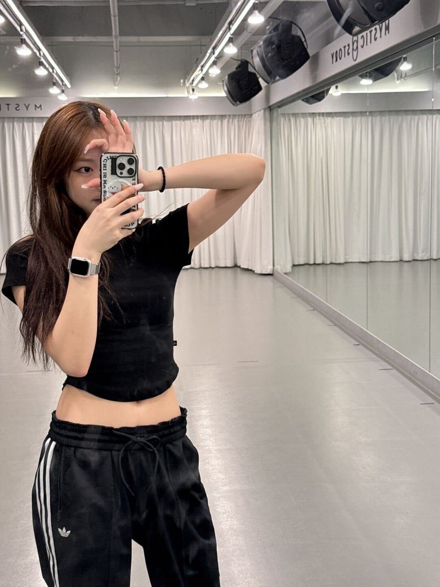 Billlieofficial's tweet photo. [#수현] (૭ ᐕ)૭🖤

#Billlie_Letter https://t.co/D42dvtrvv6