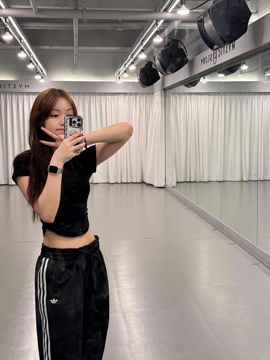 Billlieofficial's tweet photo. [#수현] (૭ ᐕ)૭🖤

#Billlie_Letter https://t.co/D42dvtrvv6