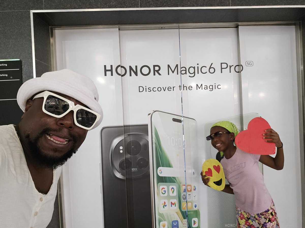 More magic 🪄 more power 💪
 Fourways Mall 📍📍
Showing the Love ❤️😍  ✨
I love family selfies and this Honor Magic V2 is the perfect phone for that with  the hover mode feature on the latest #HONORMagicV2 📷
#HONORMagic6Pro 
#DiscoverTheMagic ✨ @HonorAfrica