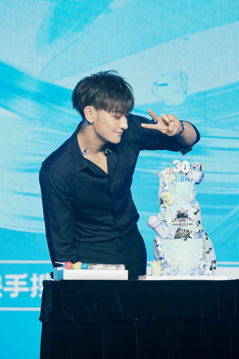 I'm happy today to share your birthday celebration.
I hope all your wishes will come true and no matter what happens is for you to be happy and healthy 🙏
I'll always be with you my 31 years old man 😆
#ztao #huangzitao #HappyZTAODay