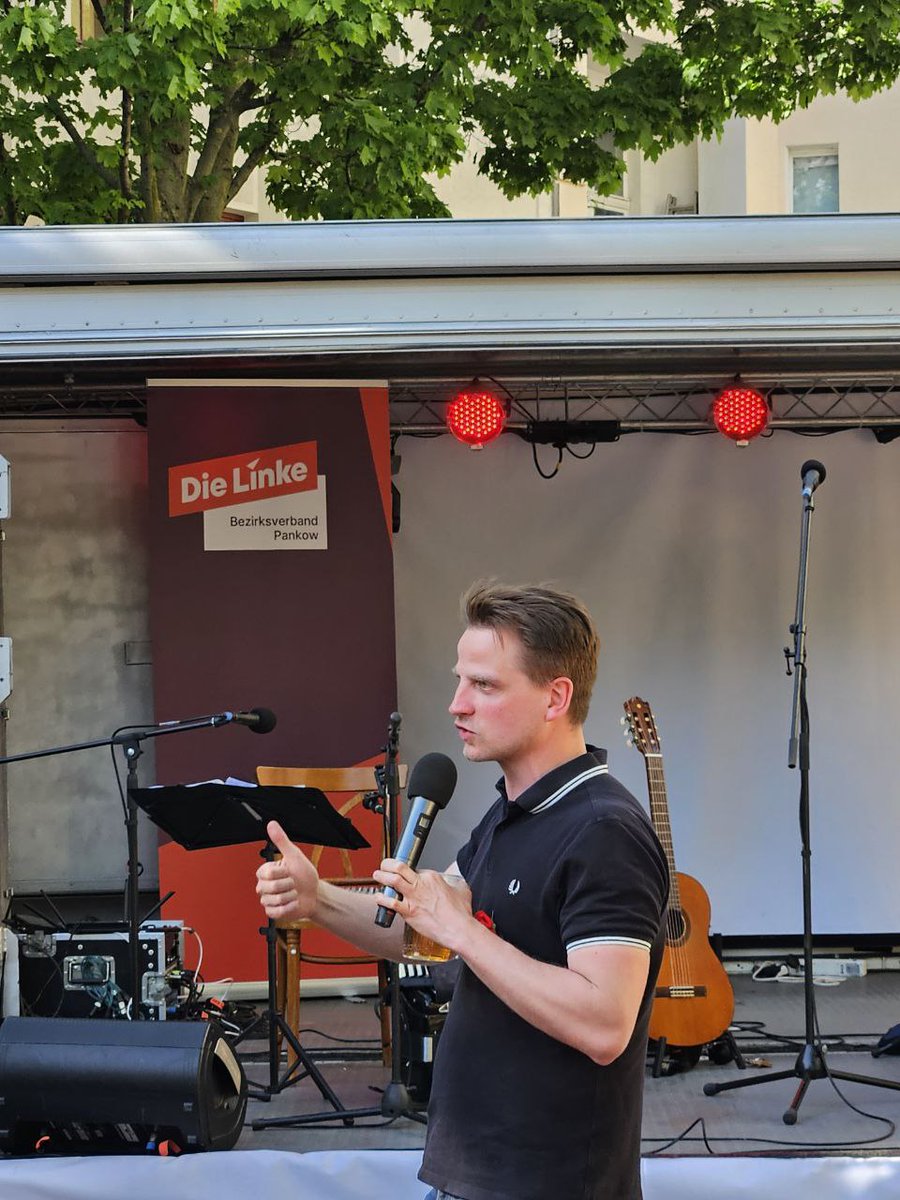 Beim wunderbaren Bezirksverband @LinkePankow wieder beim richtig tollen Fest an der Bötzoweiche. Viele Menschen sind hier im Prenzlauerberg aufgewachsen und mussten aus ihren Wohnungen raus oder wissen nicht, wie lange sie hier noch bleiben können. #Pankow #Berlin