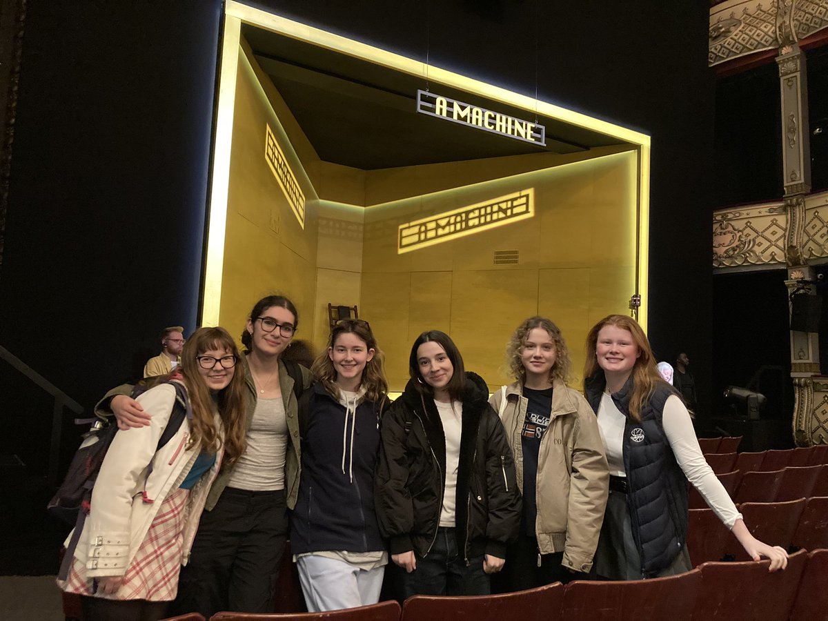A thrilling and creative production at the @oldvictheatre of #Machinal with our sixth form theatre studies students. And sadly our last trip with our wonderful year 13s. @SHHSforGirls