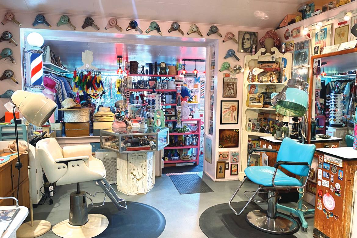The intriguing Beauty Bubble Salon and Museum in Joshua Tree is the quirky queer brainchild of hairstylist, artist, and historian Jeff Hafler who started collecting hair, beauty artifacts, and memorabilia at age 19 while attending salon school in Ohio. bit.ly/3uT6FEw