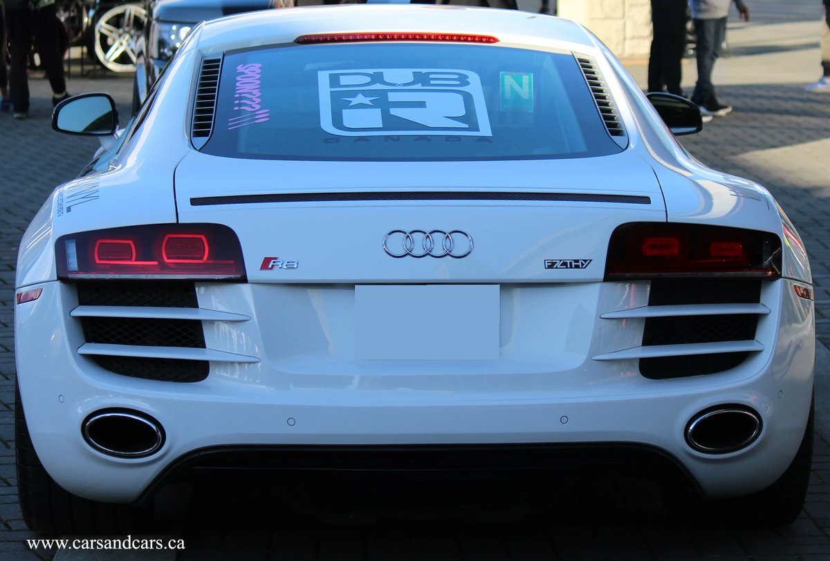 Audi R8

 #Audi #GermanCar 
 audi.carsblitz.com