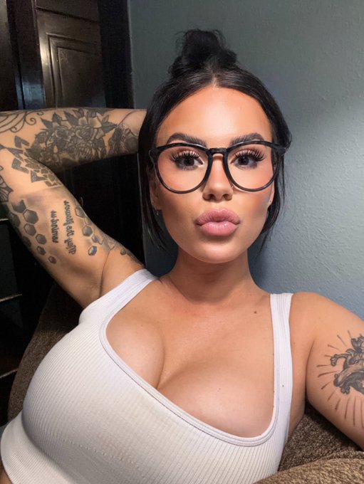 Thoughts on girls with glasses? https://t.co/9kVegZYaLX<a href="/tag/asmr"class="tags"><span>#asmr</span></a><a href="/tag/earlicking"class="tags"><span>#earlicking</span></a><a href="/tag/simoneasmr"class="tags"><span>#simoneasmr</span></a>