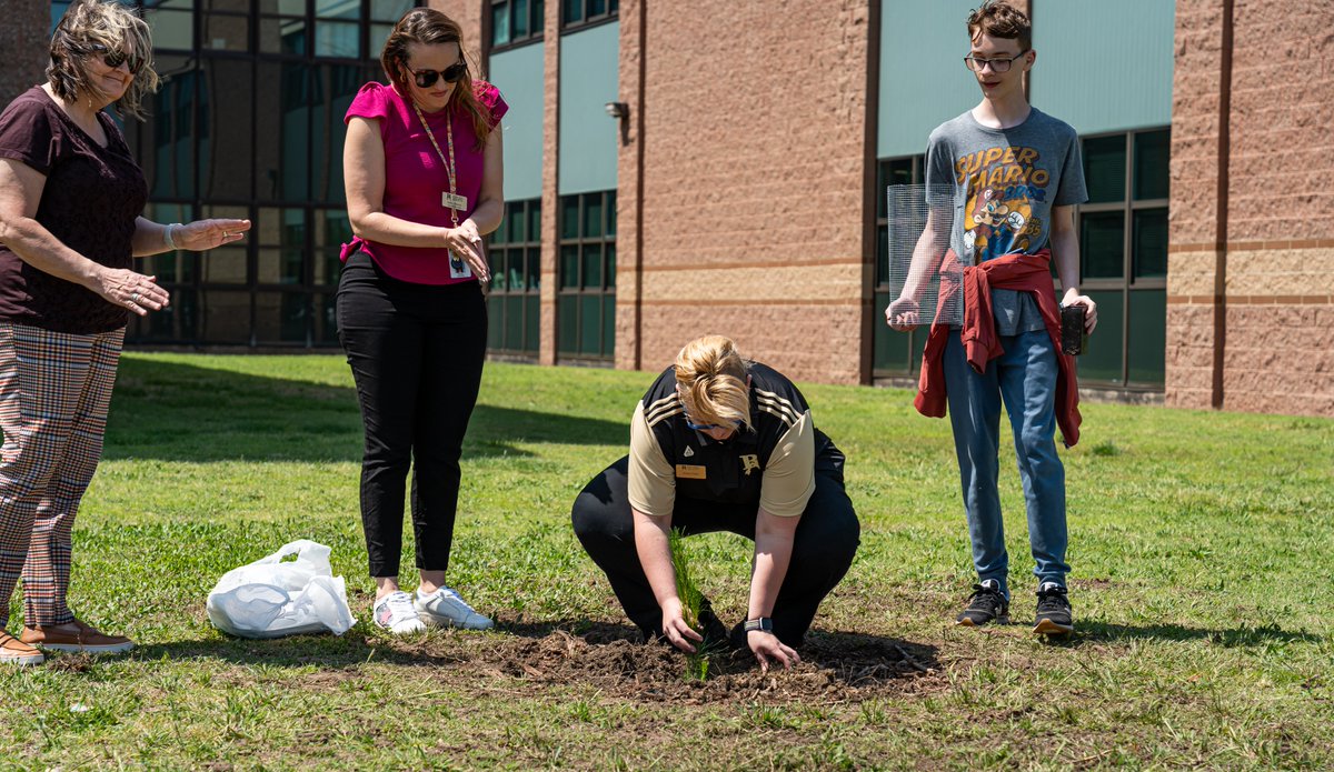 Yesterday Ms. Fischer's class at Centennial Middle School planted a seedling graciously provided by @NASA! This special seedling originated from a tree seed that traveled around the Moon during NASA's Artemis I mission in late 2022. Such a cool experience for our students!🌲
