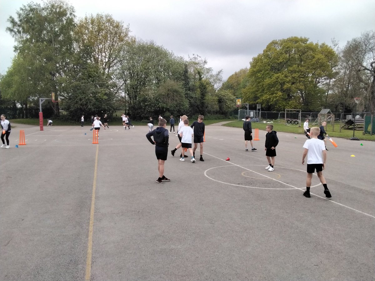 massive thank you to Emma from @CricketDerbys for visiting us today! Eagle class loved their cricket session today where we explored batting and catching! 🦅 🏏