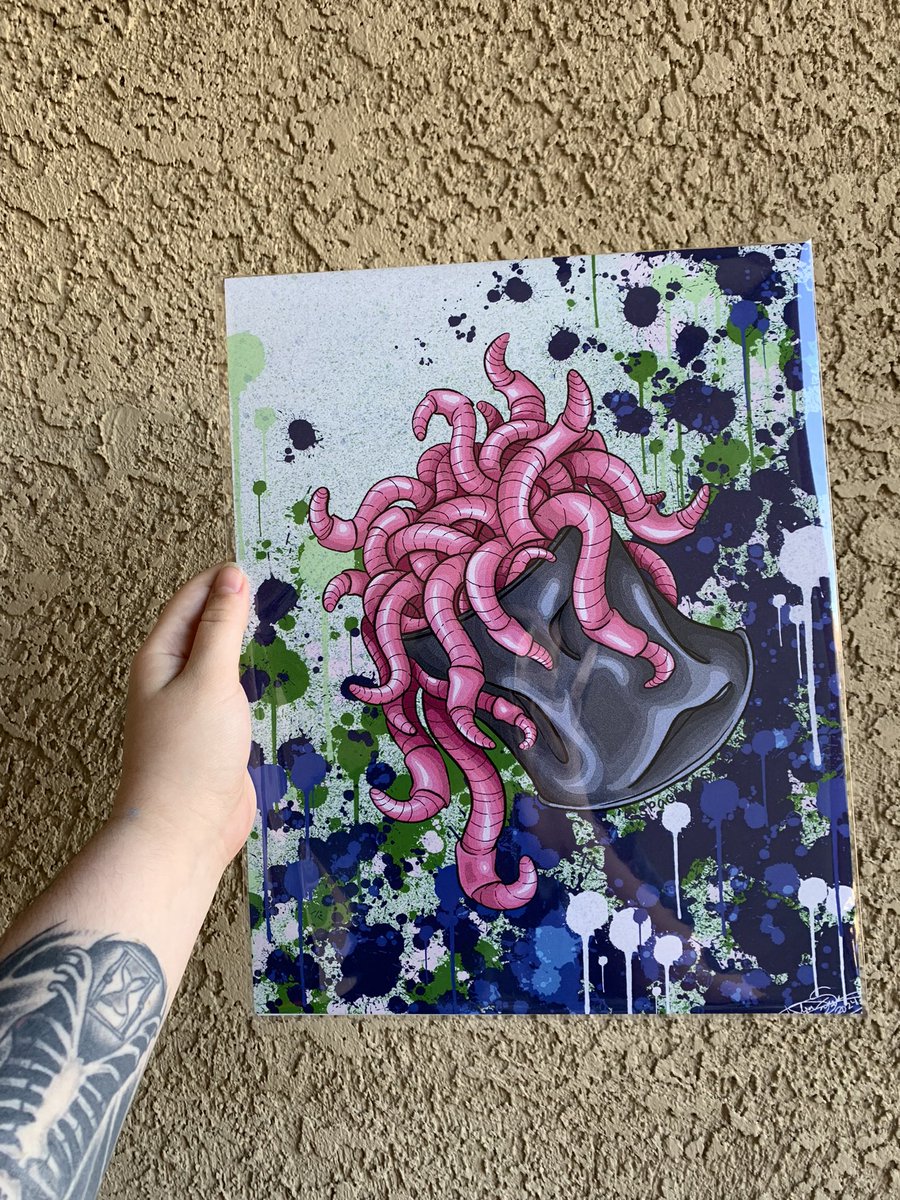 My names Talia, I have always loved art but just recently decided to try my hand at selling it. I struggle with severe adhd which leads to my anxiety and depression. I found peace in creating and I want to share that(: spacecasedesignlv.etsy.com
