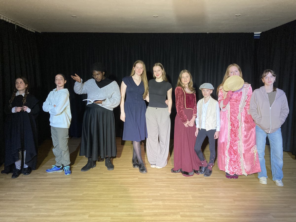 Monday night was all about the incredible drama scholars at Mayfield 🎭 They captivated the audience with breathtaking monologues and duologues. It was a splendid evening showcasing the immense talent nurtured at Mayfield, with Alice and Breanna hosting flawlessly! Bravo 👏