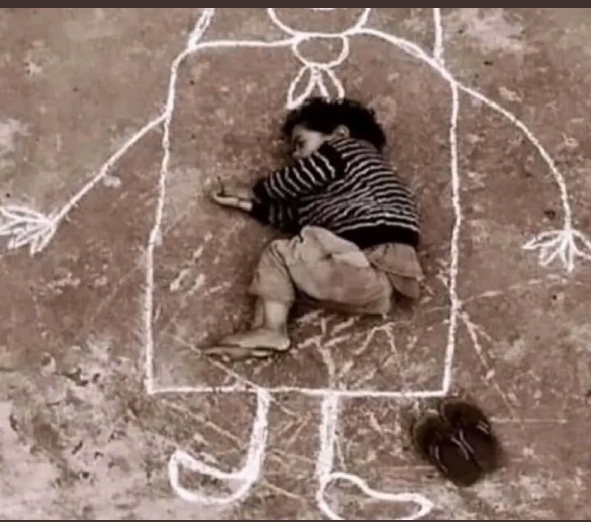 @Morbidful This boy from the orphanage drew his mother and lay down in her arms🥹