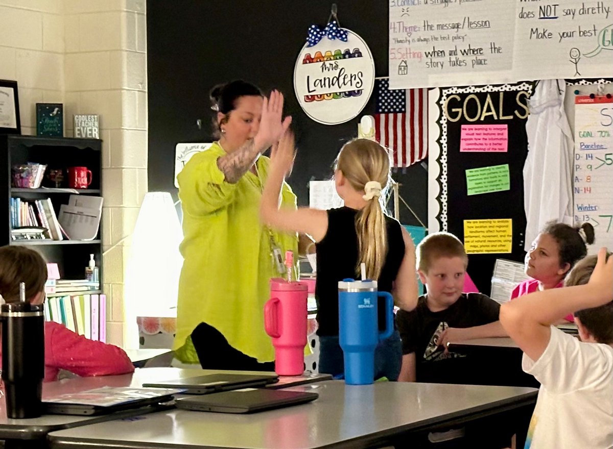 Janice_Marcum's tweet photo. I love seeing teachers model steps and expectations with students. These fourth graders did a great job following the steps for Quiz-Quiz-Trade! @SummitWildcats #kaganambassadors https://t.co/BioFab6njX