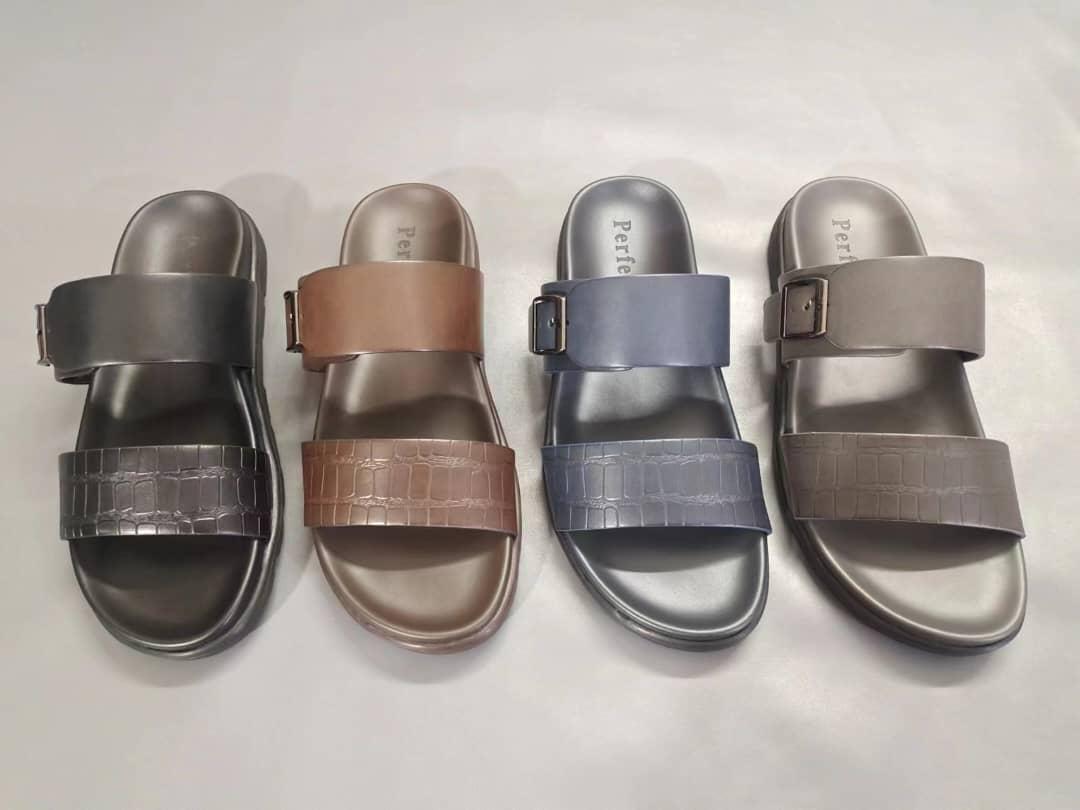 Dan Allah please Don't pass without Retweeting my hustle 🙏 New Design Alert 🔥 Prefect Shoes 🤩 Available in different designs and colors Sizes from 40-45 Sell in wholesales 16k Each Dm/ wa.me/+234809926 Nation wide Delivery May God bless you as you hit 🙏