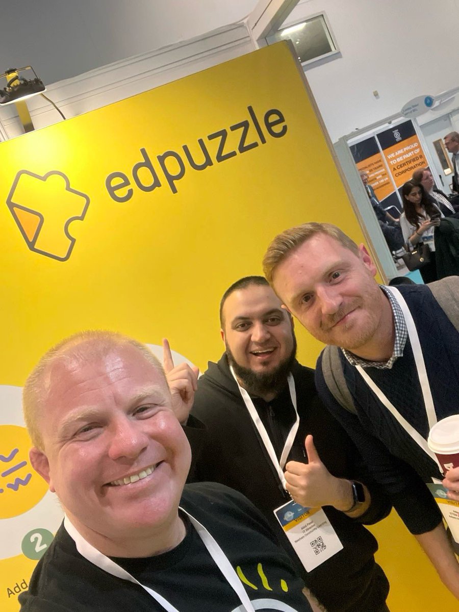 Cheeky selfie at the @edpuzzle stand with @daveyweston (and, of course, @abid_patel appeared in this moment). Great to see you both! @SAA_Show #SAASHOW #FanSAAStic