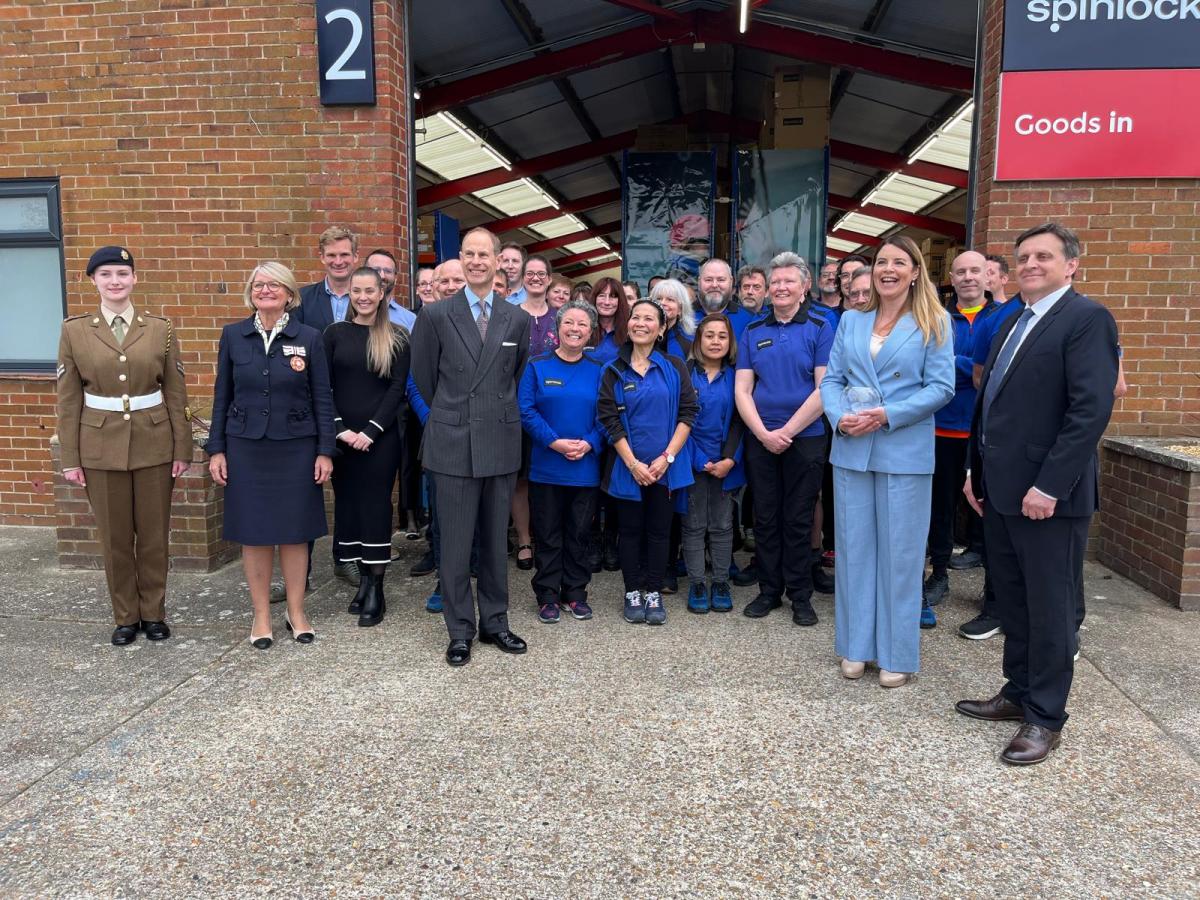 Isle of Wight marine firm Spinlock given King's Award by Prince Edward The Duke of Edinburgh attended the firm's production facility in Cowes. While there HRH met staff & walked around the building, looking at products made by the company. countypress.co.uk/news/24292801.…