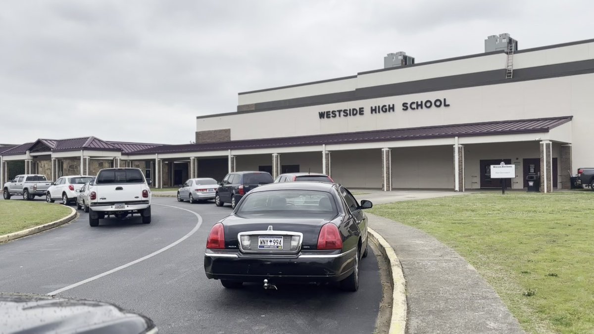 BREAKING: Two students are in custody after two guns were found in a car at an Upstate high school. trib.al/Mhu0qEh
