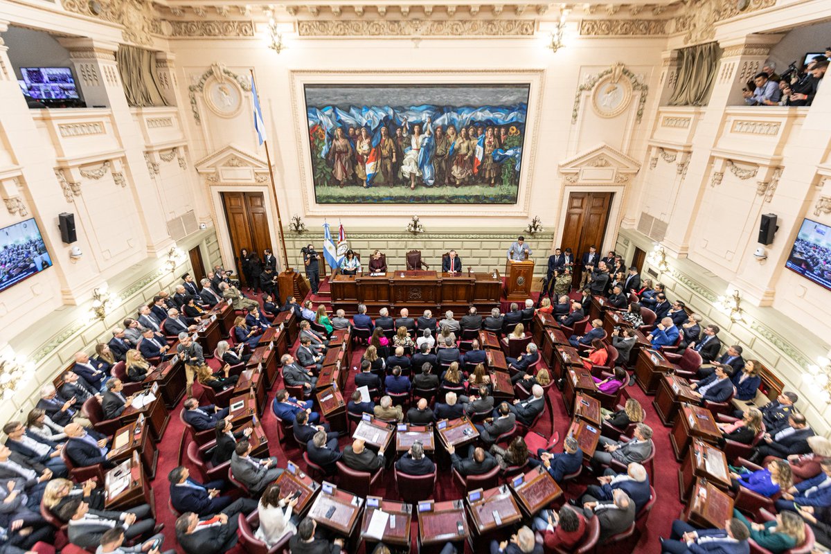 Acompañamos a @maxipullaro en la 142° Apertura de Sesiones de la Legislatura Provincial 🏛️ El gobernador marcó el rumbo de su gobierno, que encabeza con convicción, diálogo y trabajo ✊🏽 Seguridad, educación, producción y obras públicas son claves para una gestión que avanza.