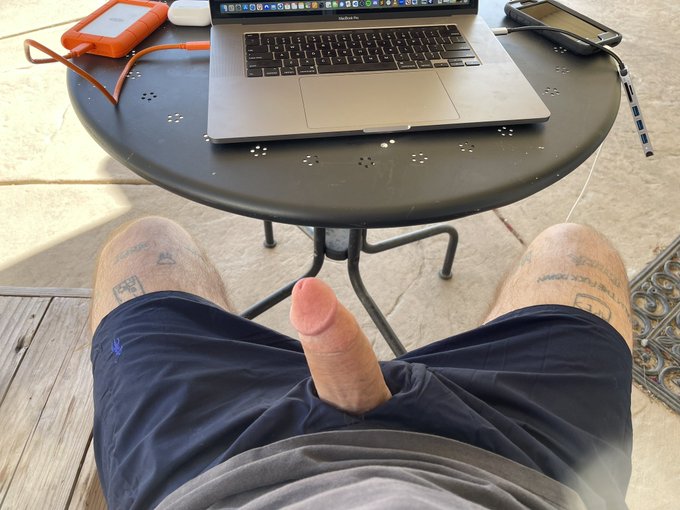 Hard at work 💪 https://t.co/fuHtM6n8xC