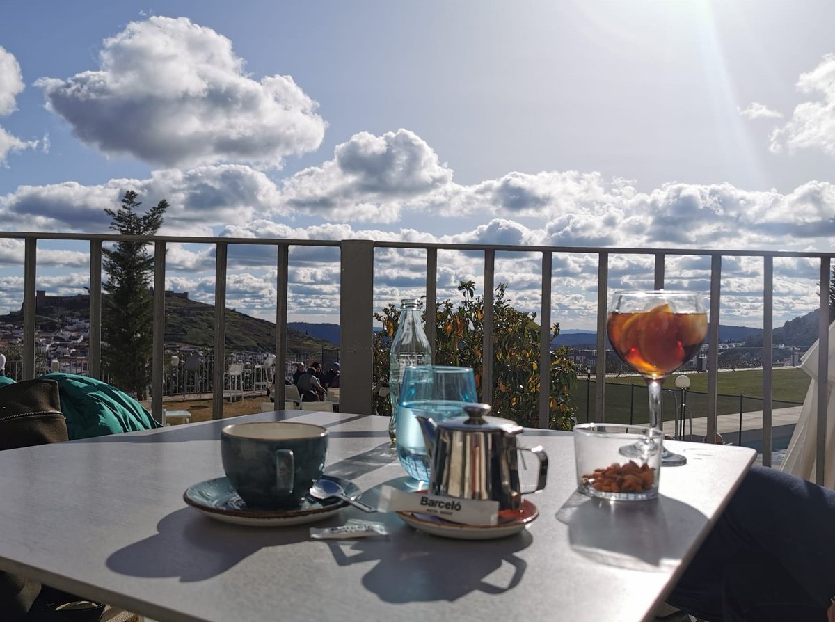 Feliz día del trabajador y feliz relax a tod@s, que también lo merecemos.
Mañana ya...si eso, curramos de nuevo
#DiaDelTrabajador  #Relax #MiercolesQueSonDomingo