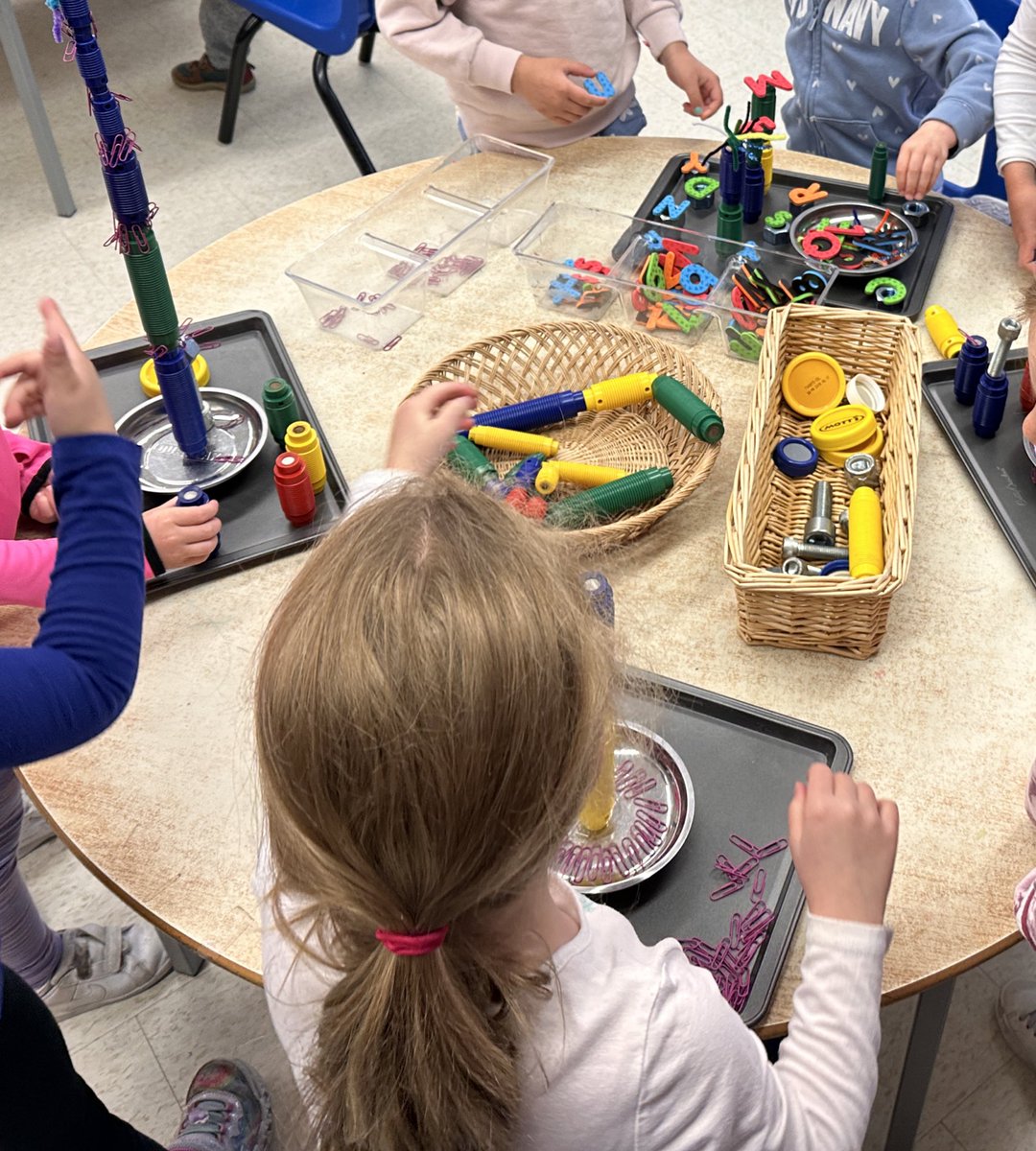 This was a popular spot today!
Magnetic bowls
Magnetic tubes
Nuts and bolts
Letters/numbers
Paper clips 
Chenilles

#Kindergarten #STEM #play
