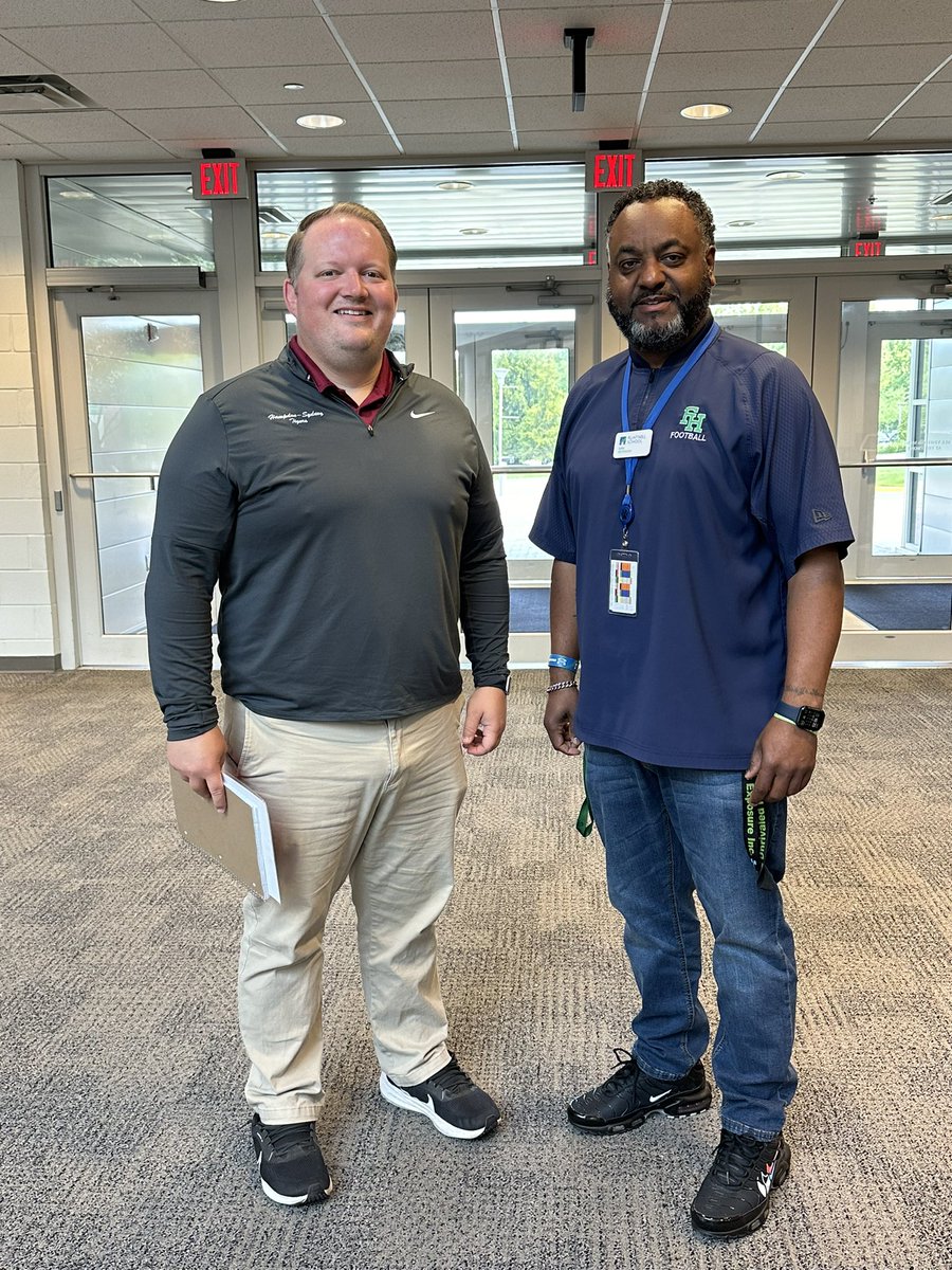 Thanks for stopping by today @CoachMBeal @HSC__FOOTBALL #RollTigers🐅 #ODAC #d3fb #SparkTheFlint🔥