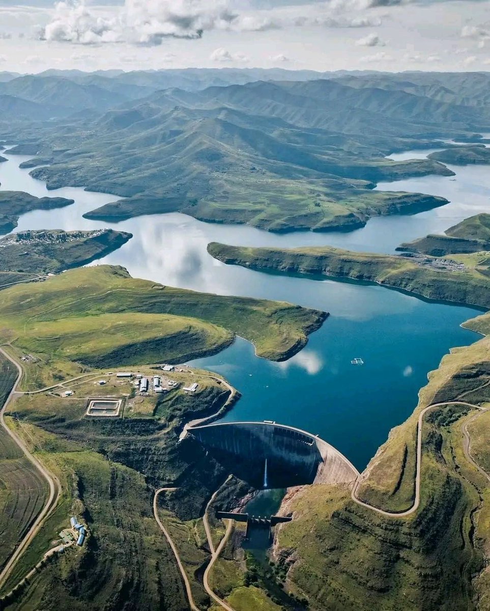 Aerial view of Africa's second largest double-curvature arch dam, the Katse Dam in Lesotho 🇱🇸

The primary purpose of the dam is to supply water to the Republic of South Africa and to generate hydropower (110 MW).