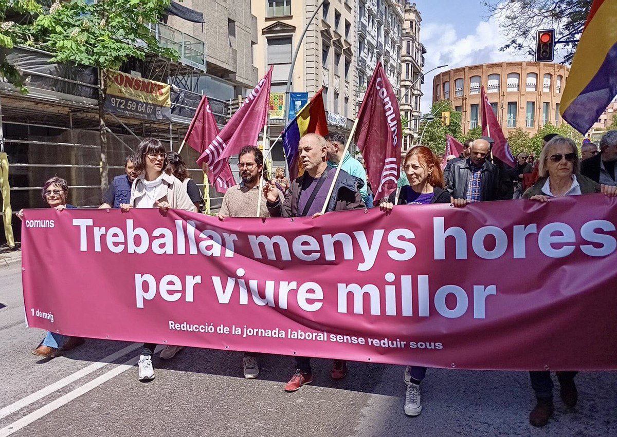 Catalunya i les Comarques Gironines seran pioneres en la reducció de la jornada laboral. Avui #1deMaig sortim als carrers de Girona per dir que aquesta millora anirà acompanyada d'un acord amb el sector turístic per millorar les condicions dels treballadors i treballadores💪