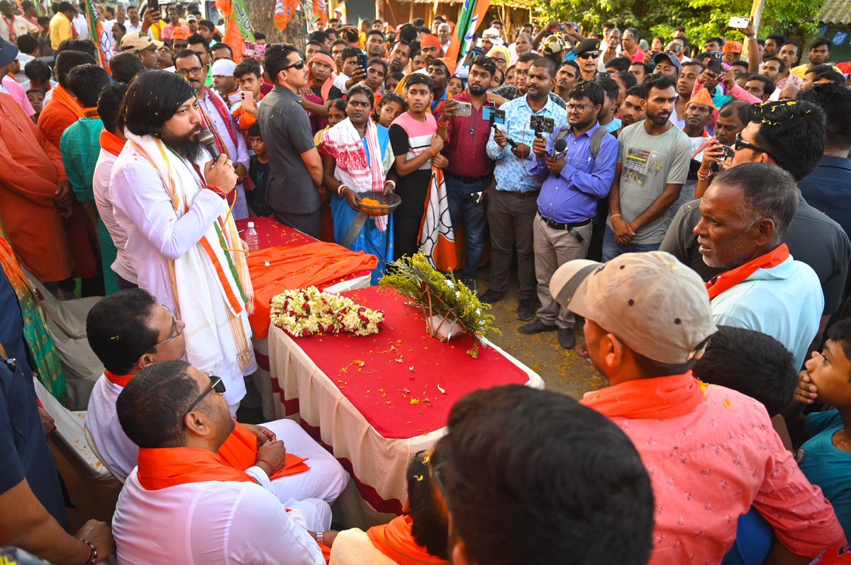 Campaigned for @sreerupa_mitra ji for #LokSabhaElection2024 in Malda Dakshin Lok Sabha constituency. Overwhelmed by people support, @BJP4India under the leadership of Hon'ble PM Shri @narendramodi ji, is going to register its best tally in West Bengal. #AbkiBaar400Paar