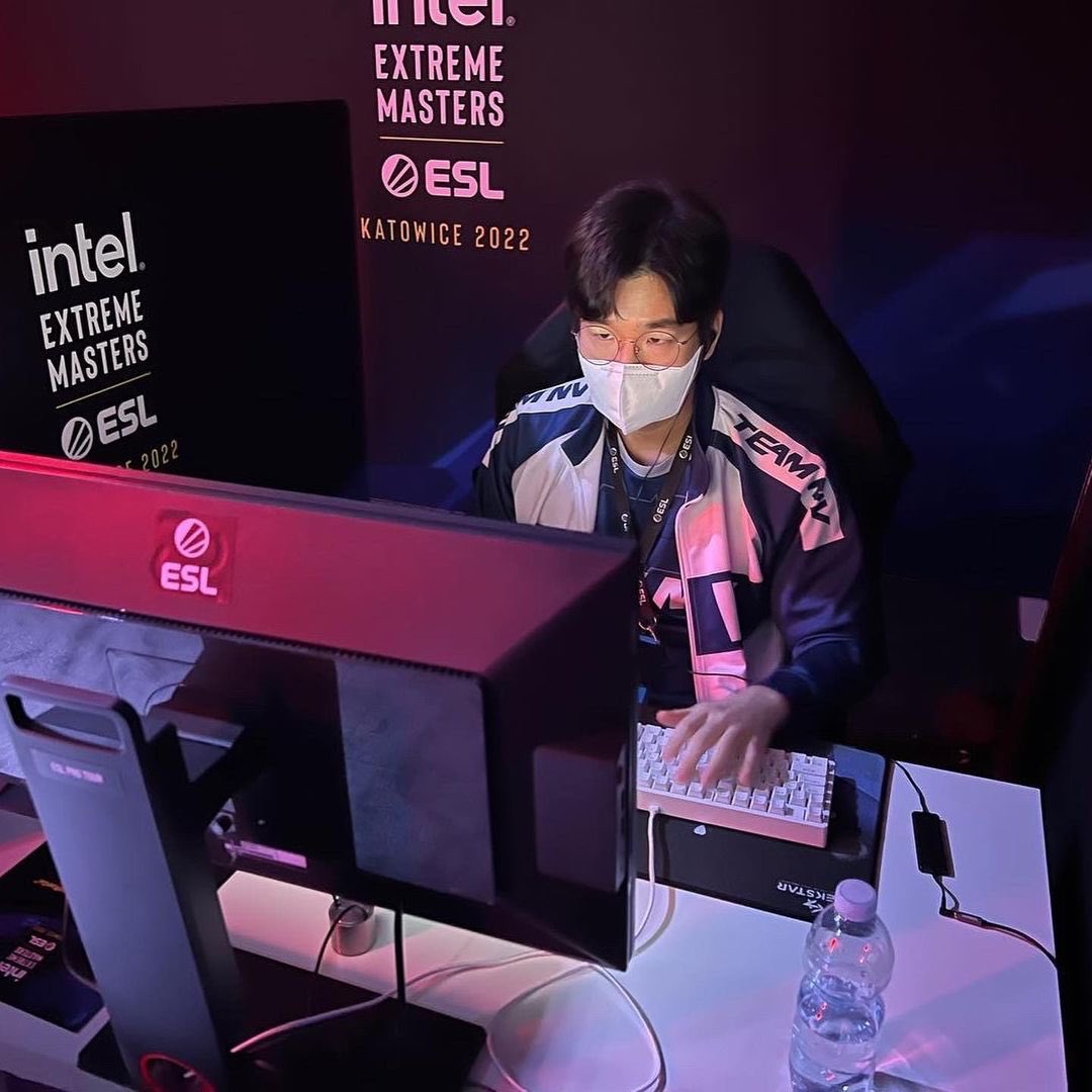 DRGTheZerg's tweet image. Hello, I am Sooho "DRG" Park, Starcraft2 Progamer.
I am looking for a new contract. By the consideration of the current team 'Club NV', there are no ristrictions on the new contract.
If you are interested in, Please contact to my email:tngh512@naver.com or DM. Thank you.