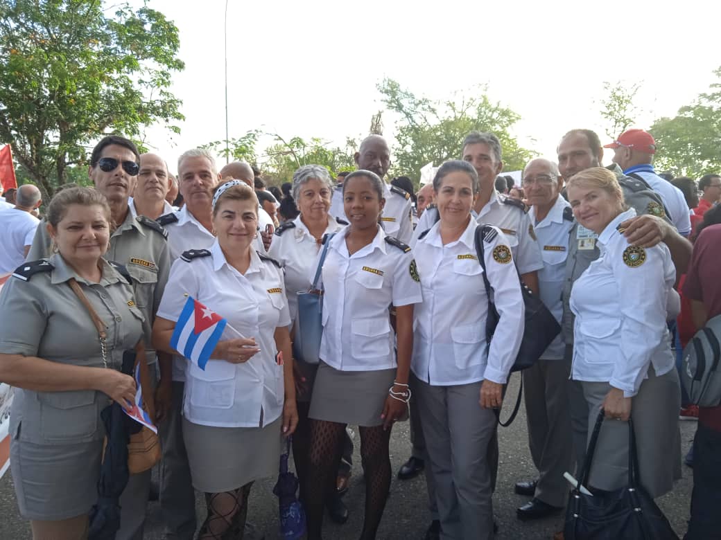 La #AduanaVillaClara presente en el Desfile del #PrimeroDeMayo con el compromiso #ConEstaRevoluciòn y #UnidosXCuba 
#OrgullosamenteAduaneros 
#AduanadeCuba 
#EstaEsLaRevolución