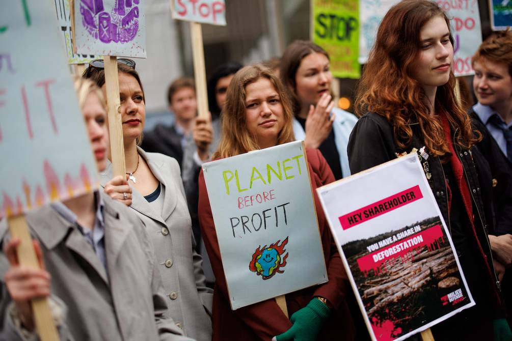 Centenares de personas salen a la calle en Londres por el Día del Trabajador ow.ly/6RW450RtUtL