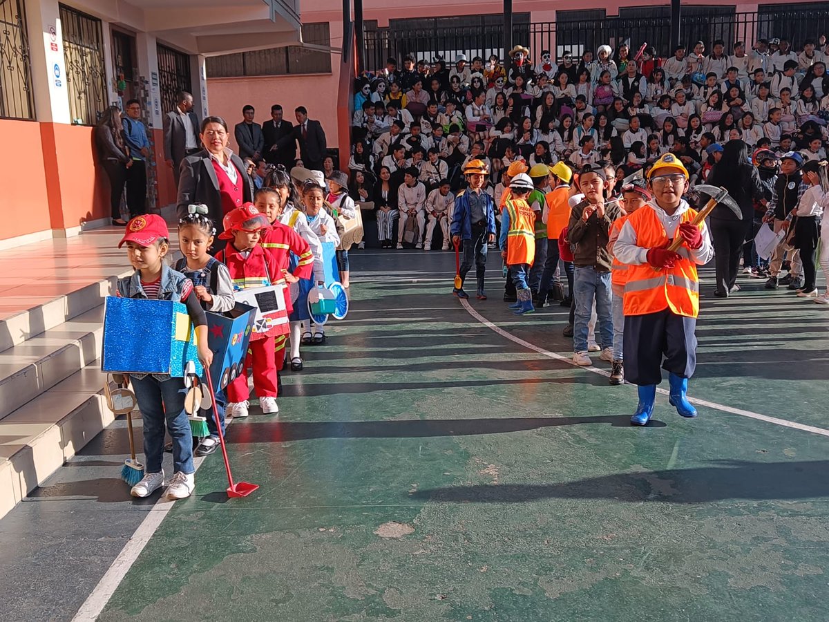 1ro de mayo día del Trabajador
Rendimos homenaje y expresamos nuestro reconocimiento a todos los trabajadores por su incansable esfuerzo y dedicación constante.

#UESFA #uesfalvernia #franciscanos #felizdia #diadeltrabajador #trabajo #Pichincha #Quito #añolectivo20232024