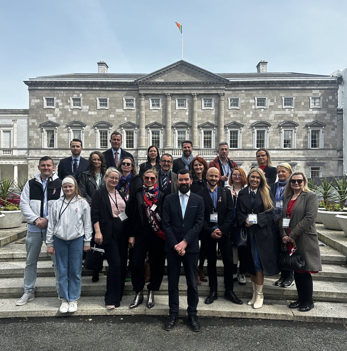 Lovely to host reps from @ForumPolonia in Leinster House today celebrating 20 years since Poland joined the EU. The contribution Polish migrants have made to Ireland has been immeasurable but we also discussed the many challenges the Polish community has faced & continues to face