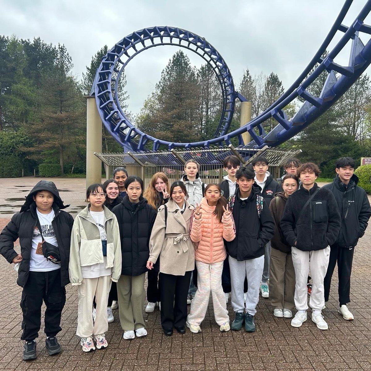 Last weekend, a group of our boarders, and our Thai immersion students, went to Alton Towers for the day, with Mr Jackson!

They managed to do all the big rides, dodged the rain and had a fabulous time together!

🎢🎢🎢

#iloveboarding