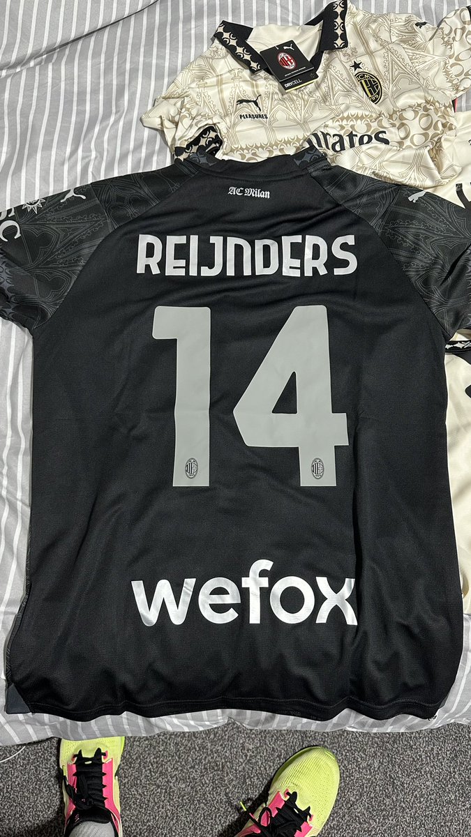Finally got my hand on these beauties (one is for the wife)

My first ever reijnders top too😍