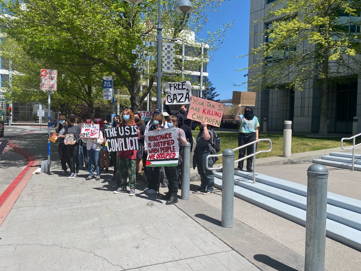 RIGHT NOW:
Students from local high schools are participating in a planned walkout to show their support for stopping the Israel-Hamas war.
2news.com/news/students-…