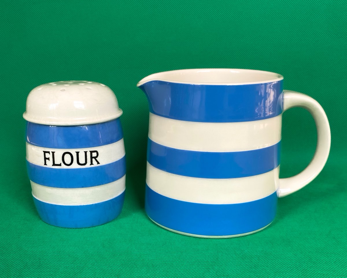 Calling all fans of Cornishware! I have a large 850ml capacity jug (1991) and an older flour shaker waiting to grace your kitchen shelves. Iconic and eye-catching 💙
priddeythings.etsy.com/listing/171009…
#vintageshowandsell #Cornishware #vintage #tableware
