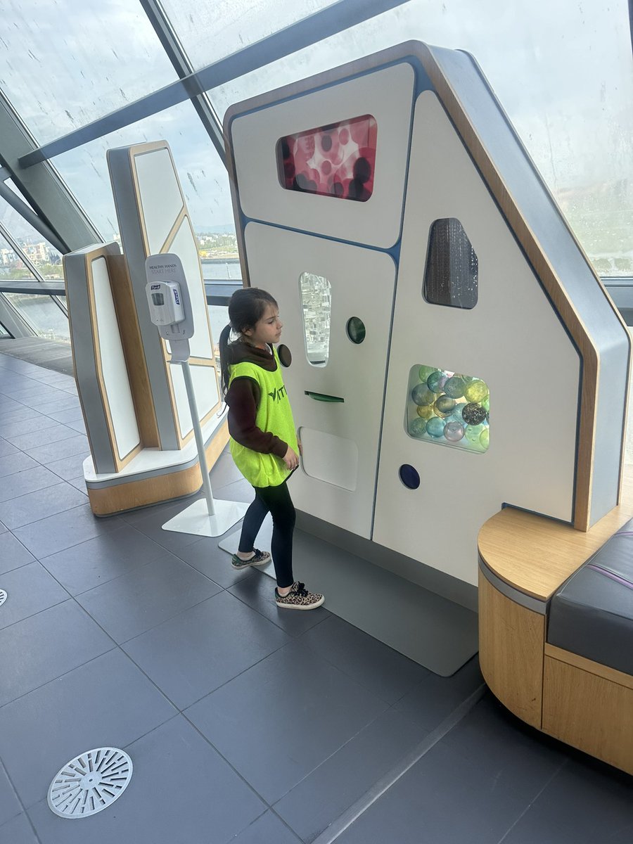 P5 and P5/4 had so much fun at the science centre today! 🥼🧬🥼