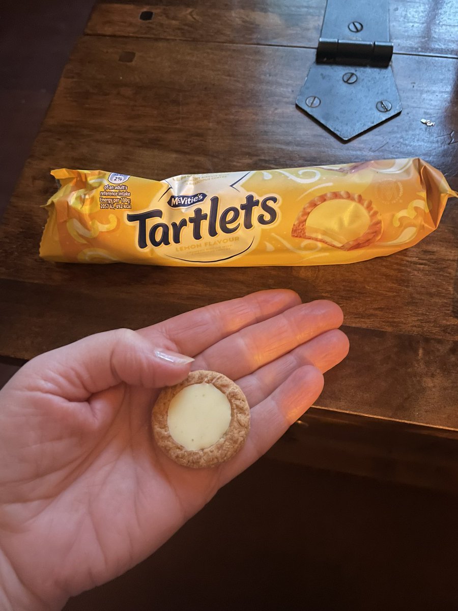 I know about shrinkflation and I’ve not bought these before so can’t compare but what the hell is that? Look at the size of it (you may need your specs).  I don’t have spades for hands either so not an optical illusion. #biscuits  #shrinkflation #costofliving #tinybiscuit