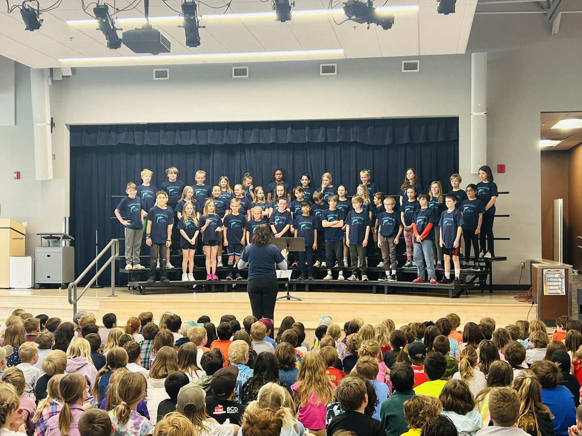 Beautiful concert this morning at @DouglassElem from the 4th/5th grade chorus! “Songs of the Heart” simply fantastic! 🙌🏽🎶#NWNisALLin @BVSDcolorado @BVSDActivities @Ms_A_Yeh @DenverWoobie