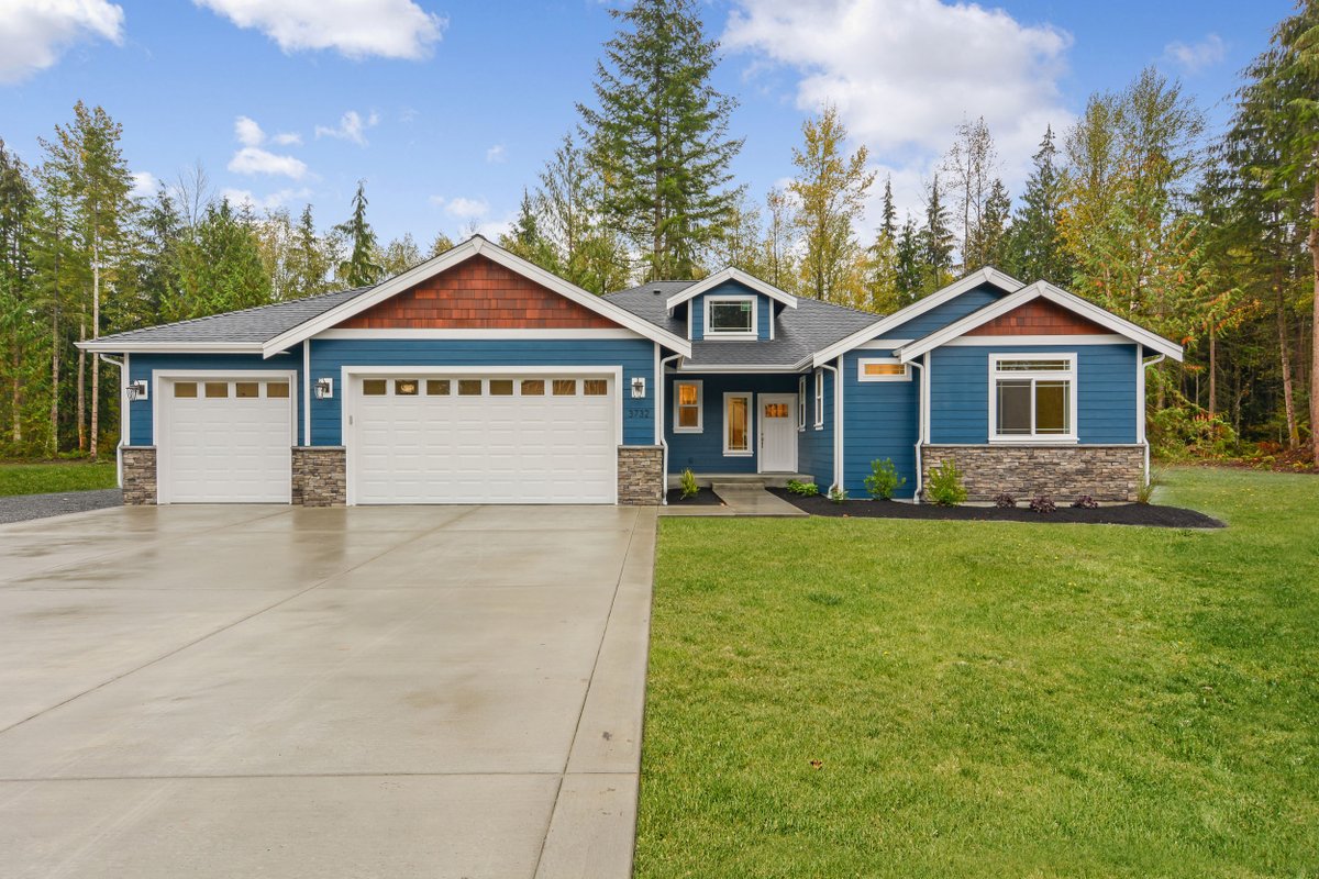 Dreaming of a custom home? Look no further! Fullwiler Construction specializes in building your dream home from the ground up.

#CustomHomes #DreamHome #contractor #builder #construction #newconstruction #generalcontractor #localbuilder #development #homedesign #WA